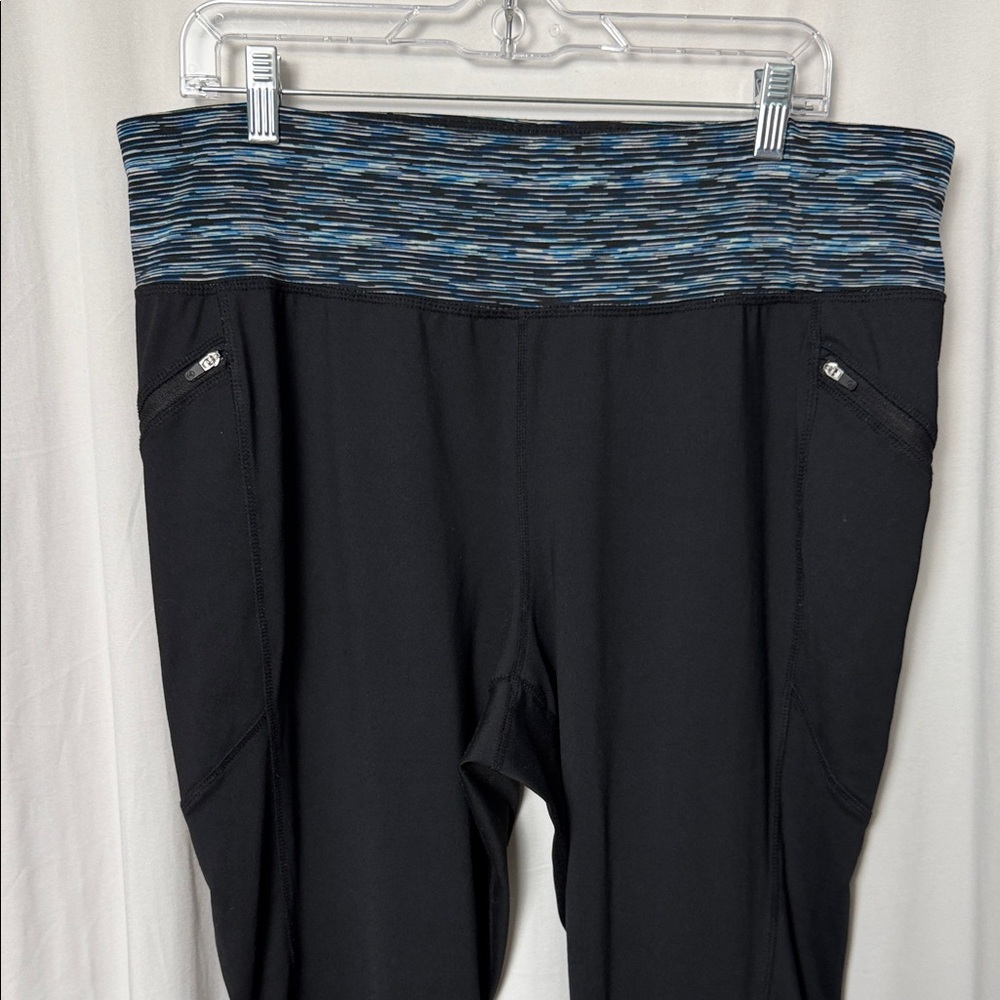 LIVI Lane Bryant Active Black and Blue Patterned High Waist Leggings Size 18/20 - Picture 2 of 8